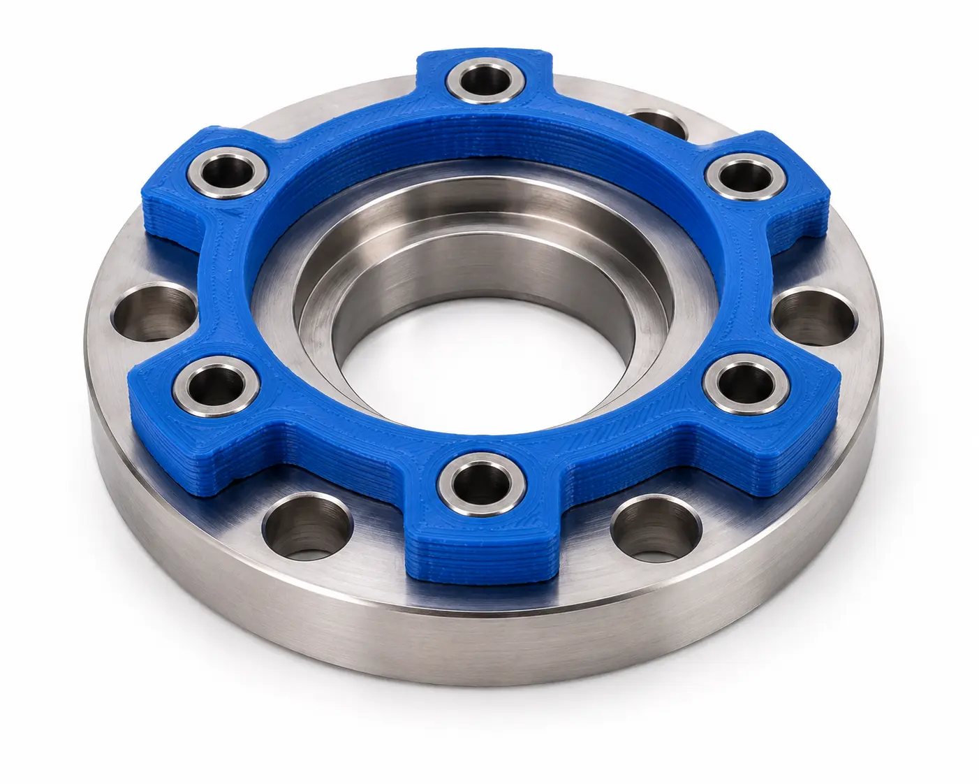 Blaue Positionierhilfe auf einem Metallflansch